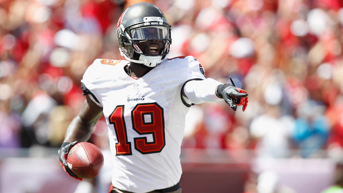 Former Bucs receiver Mike Williams on life support in Tampa