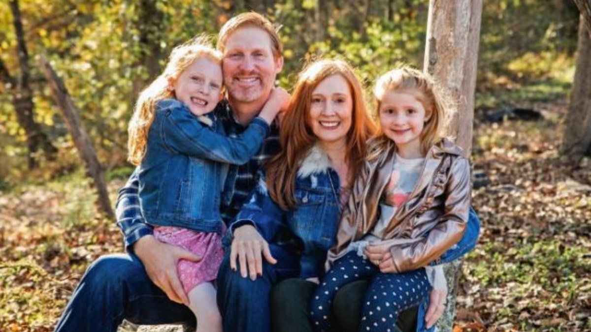 Philip Paxson (center left), Alicia Paxson (center right) and their two daughters