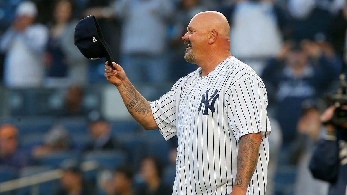 David Wells tips his cap