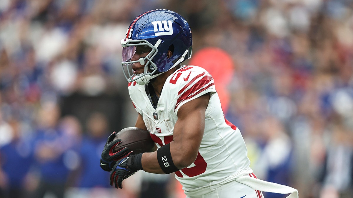 Giants' Saquon Barkley Expected To Be Out Several Weeks After Suffering ...