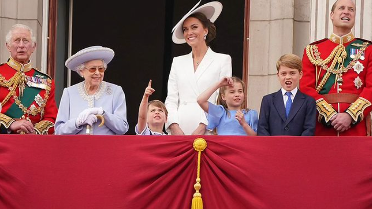 Royal family balcony