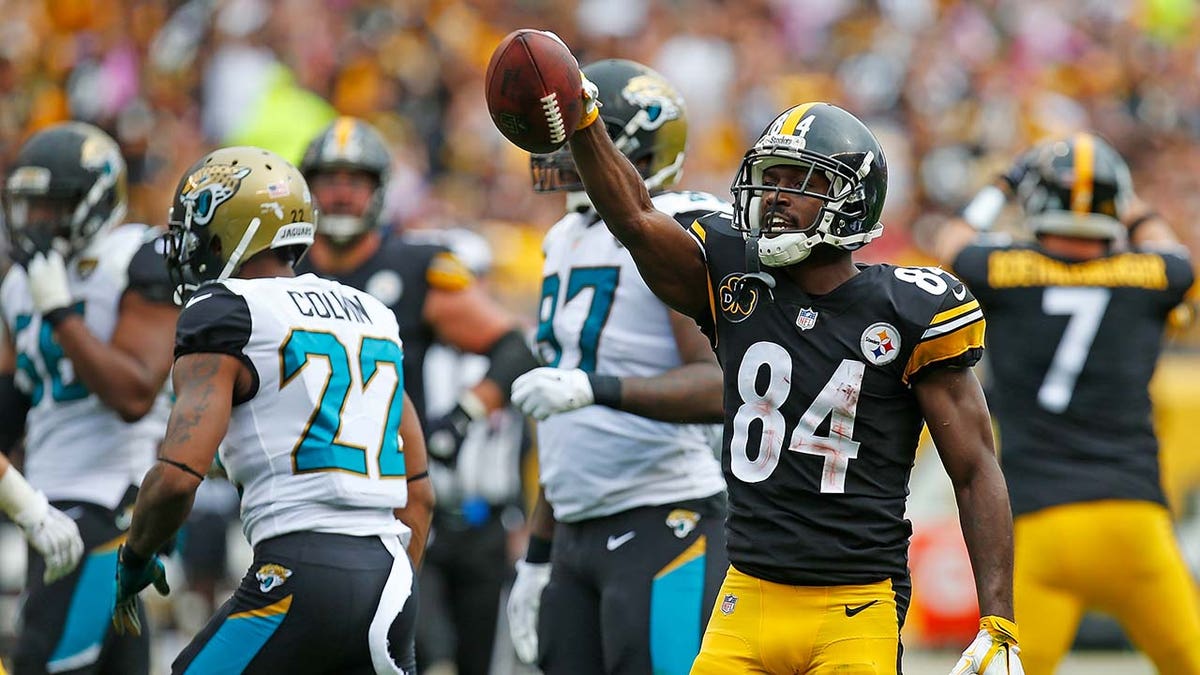 Pittsburgh Steelers receiver Antonio Brown reacts after a catch