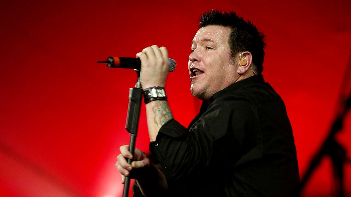 Steve Harwell of Smash Mouth performing