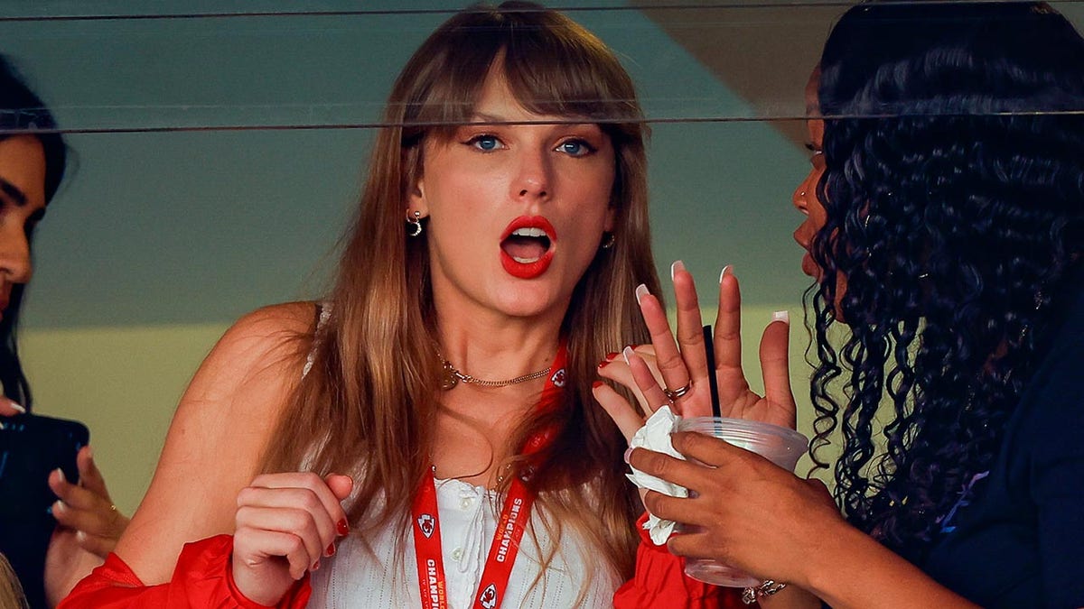 Taylor Swift at Geha Field