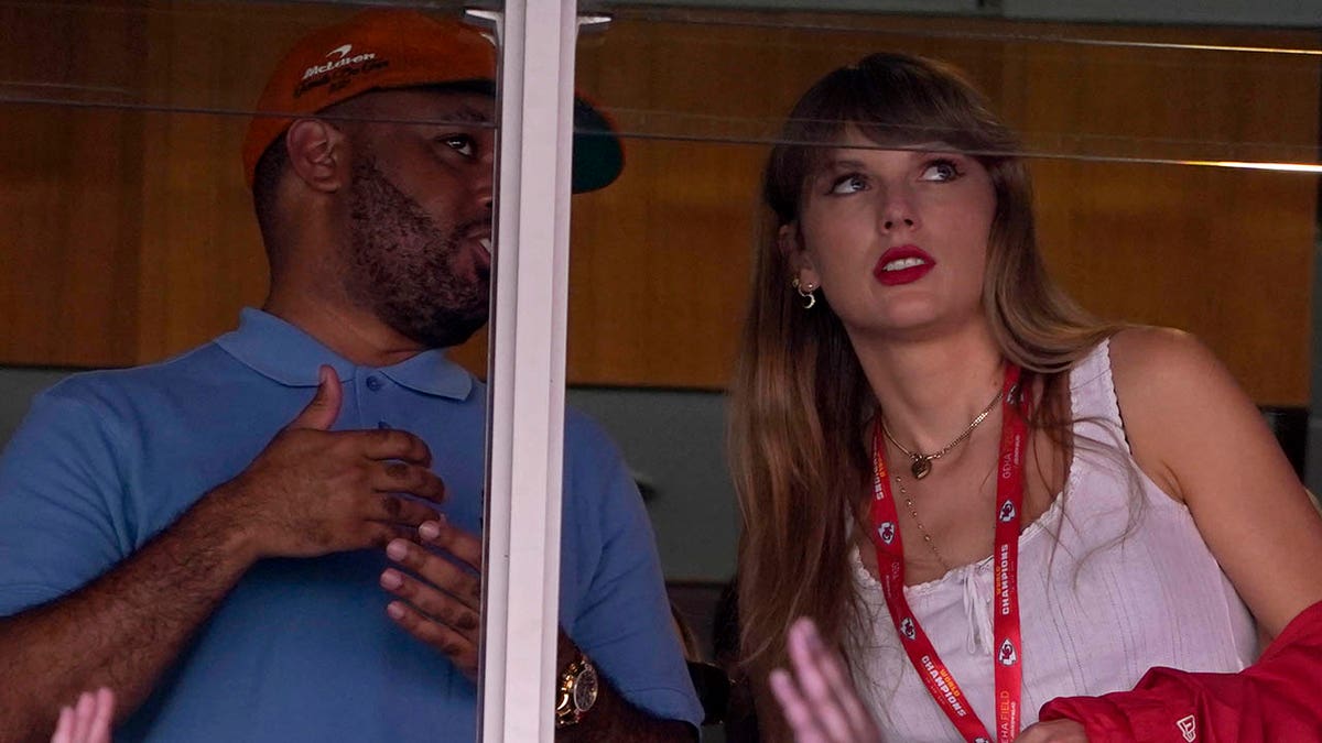 Taylor Swift at the Arrowhead suite