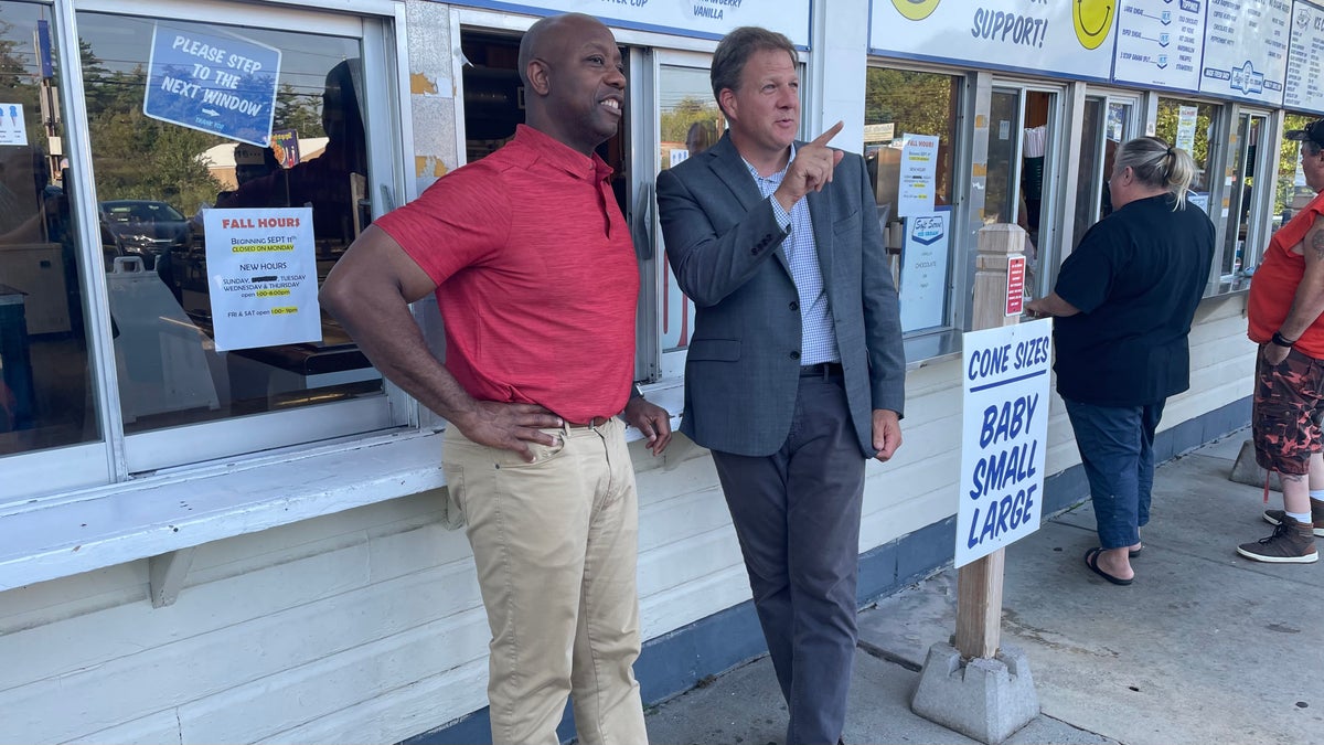 This Republican Governor Predicts A Smaller 2024 Field Challenging   Tim Scott Chris Sununu Lagos Ice Cream Rye NH Sept. 7 2023 