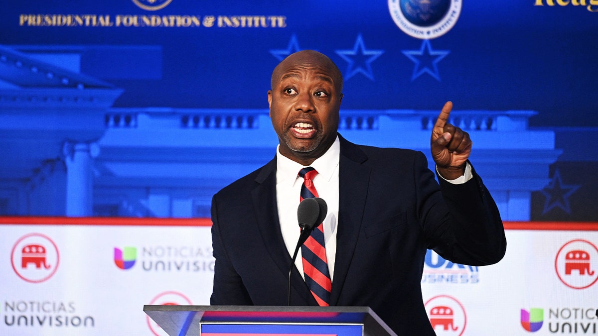 Tim Scott speaks in suit during second Republican debate