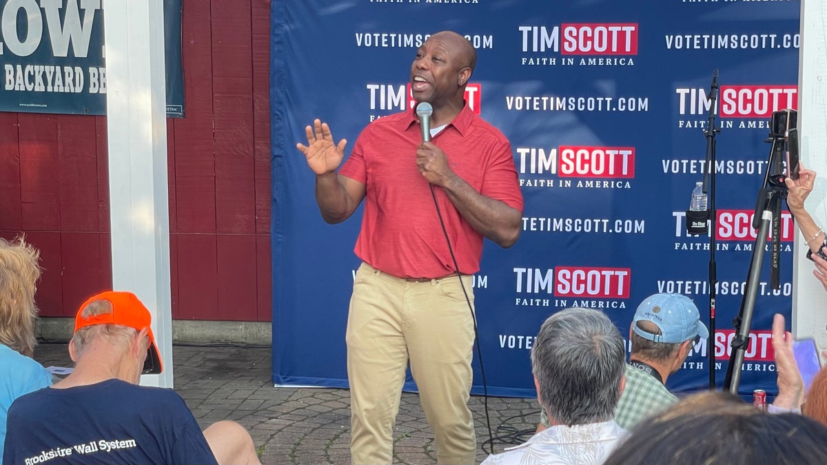 Tim Scott speaking to crowd