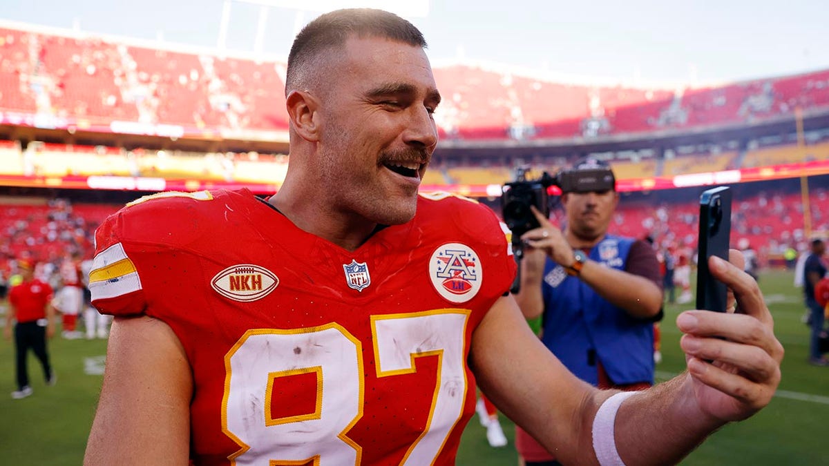 Travis Kelce Takes Subtle Jab At Aaron Rodgers Who Dubbed Chiefs Star ...