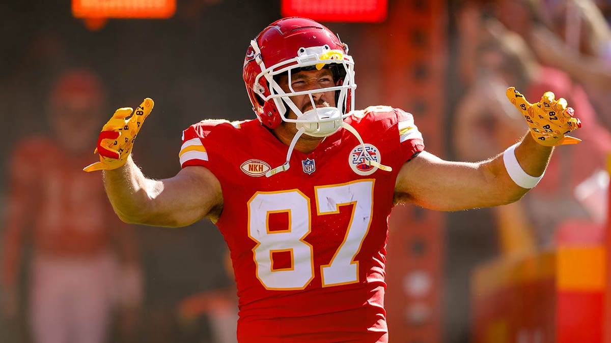 Travis Kelce comes out