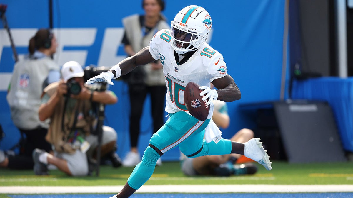 Tyreek Hill celebrates touchdown