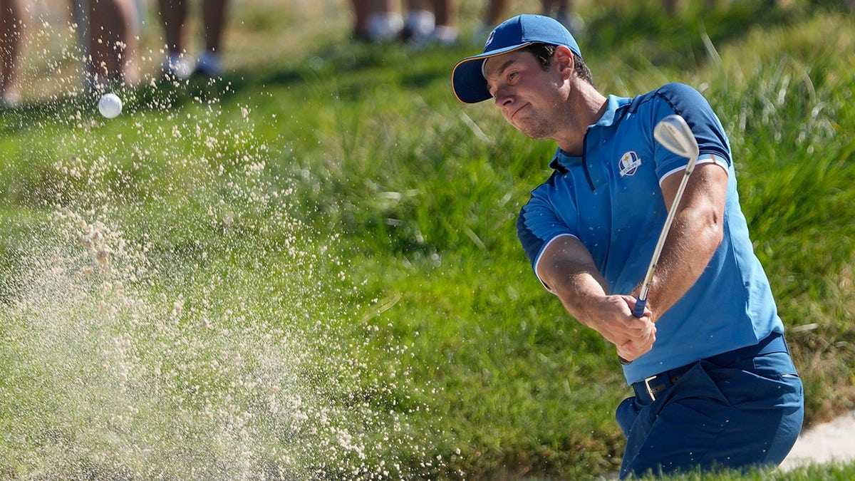 Viktor Hovland in the bunker