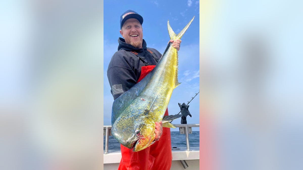 Washington fisherman catches massive record-breaking mahi mahi: 'Prayed for  that