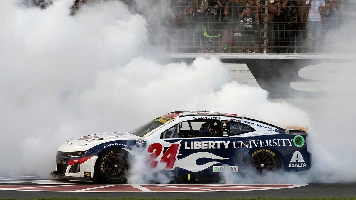 William Byron burns his tires