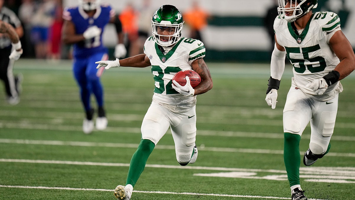 Xavier Gipson runs
