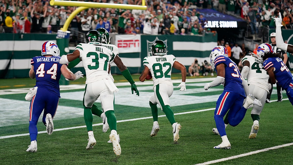 Xavier Gipson makes his way to the end zone