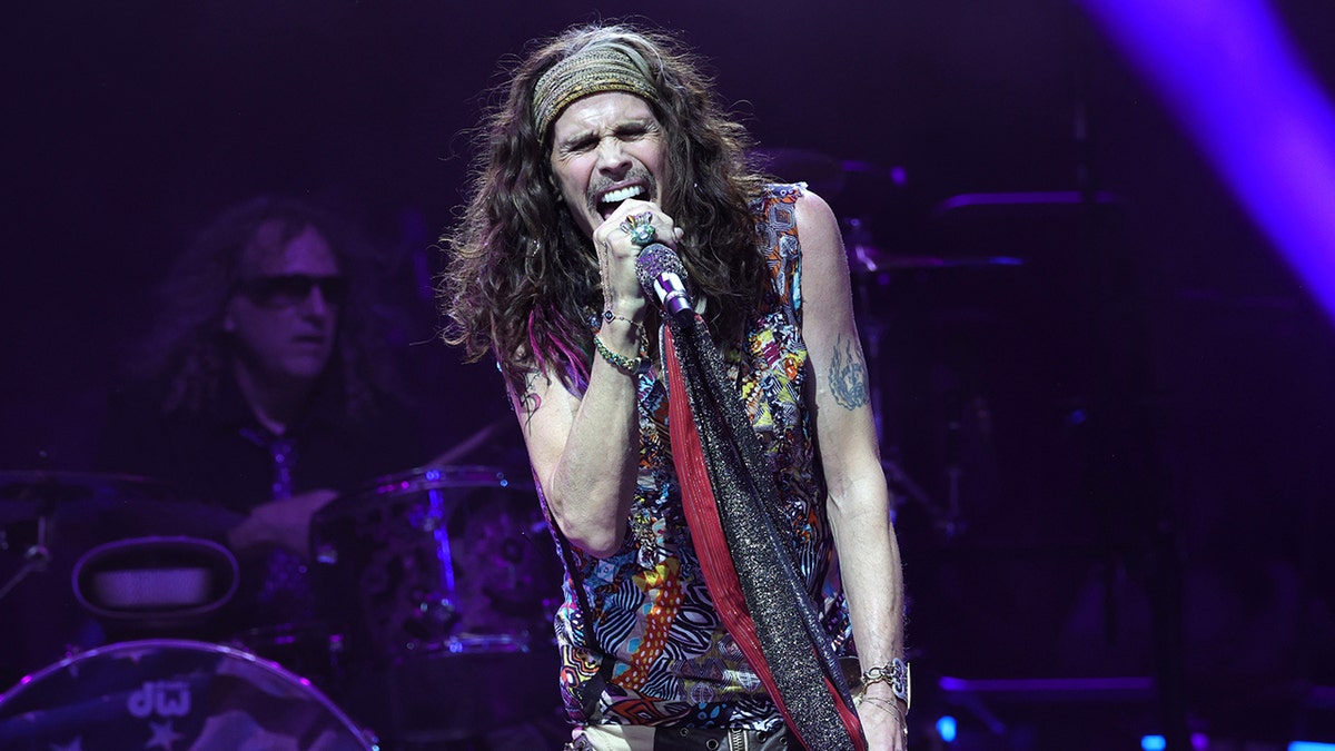 Steven Tyler sings on Aerosmith's farewell tour in New York