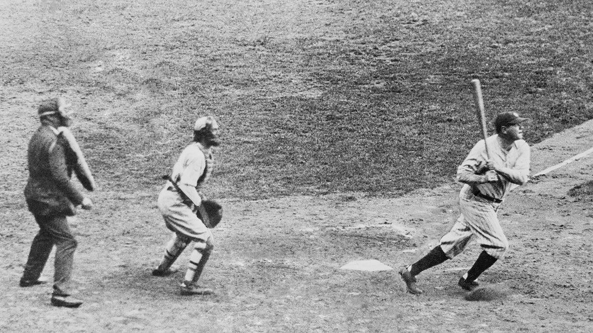Babe Ruth hits 60th home run