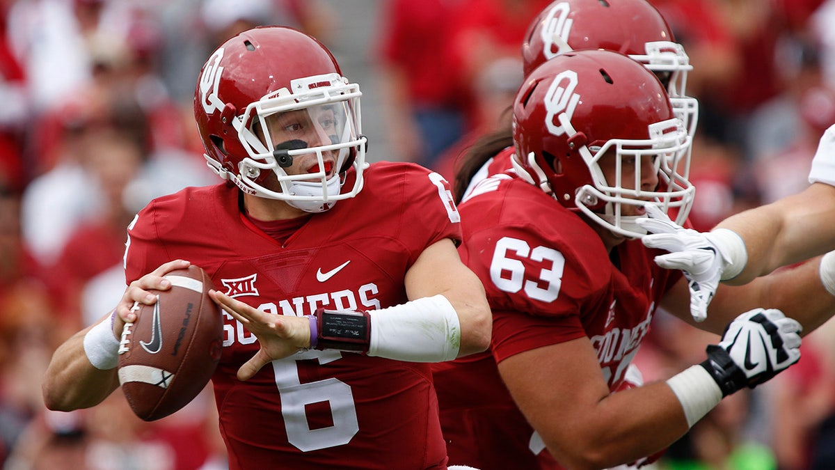 Baker Mayfield looks to throw a pass