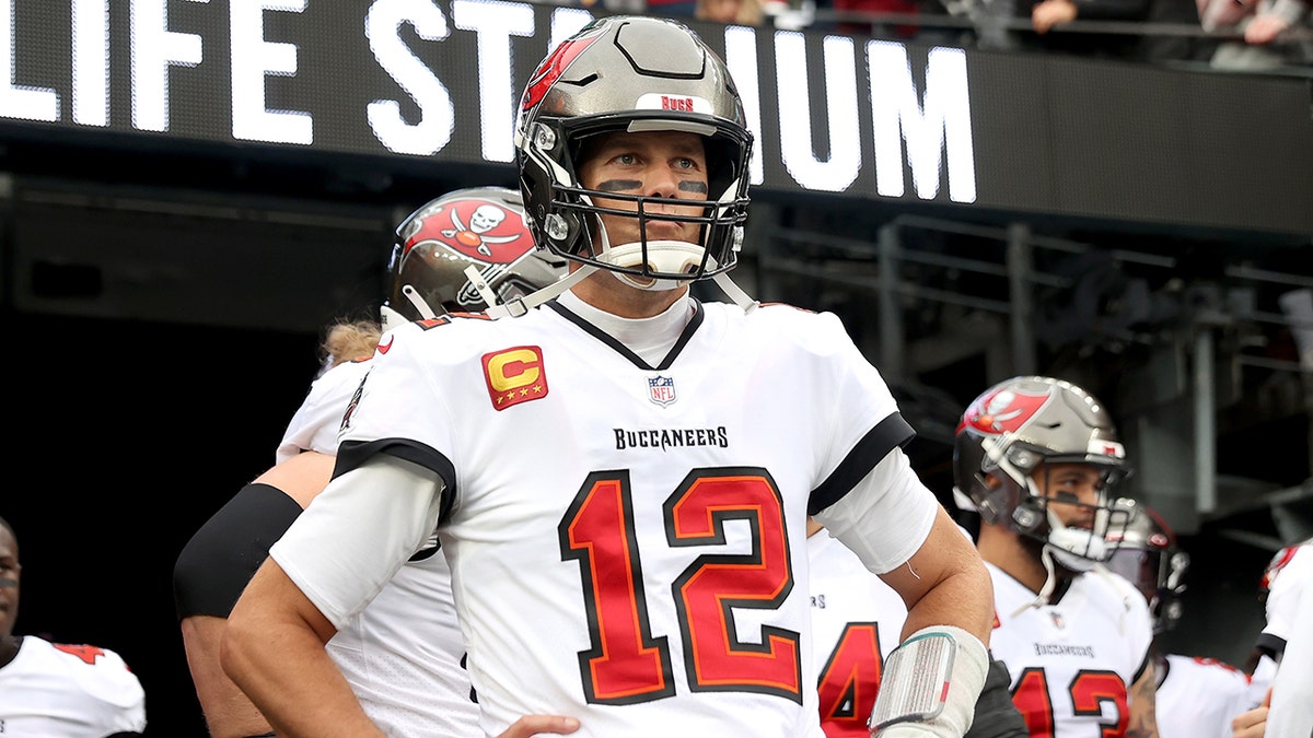 Tampa Bay Buccaneers quarterback Tom Brady before Jets game