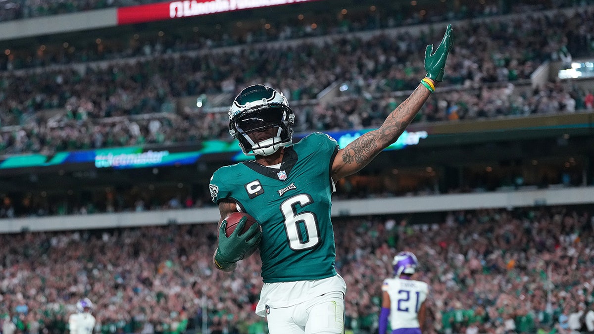 DeVonta Smith #6 of the Philadelphia Eagles celebrates after scoring a 63-yard receiving touchdown during the third quarter against the Minnesota Vikings at Lincoln Financial Field on September 14, 2023 in Philadelphia, Pennsylvania. 
