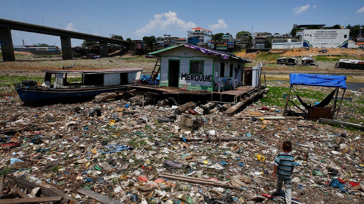 floating home stranded in drought