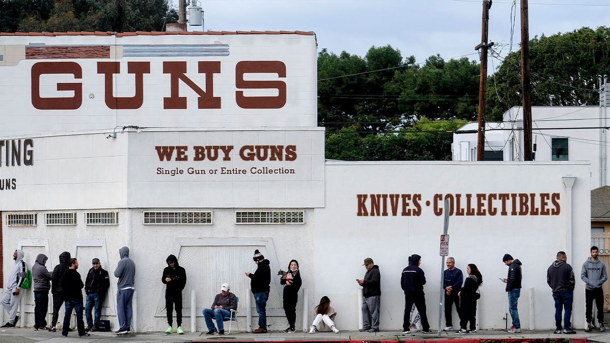 people line outside gun store
