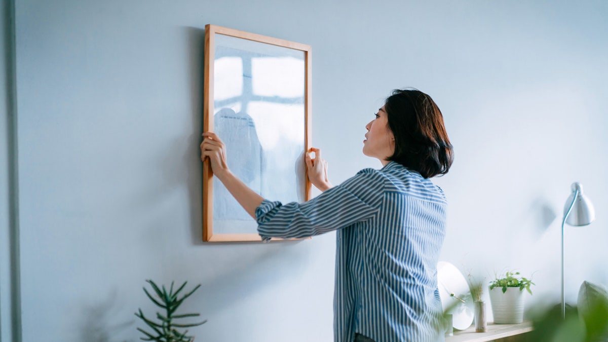 hanging a picture frame