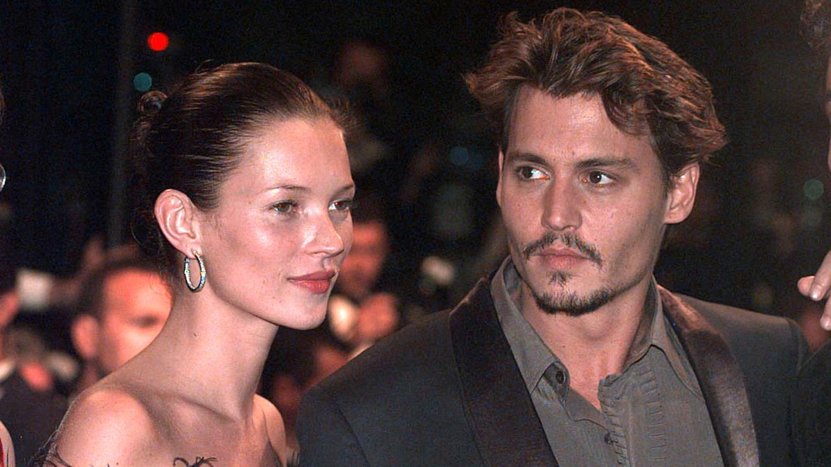 Kate Moss et Johnny Depp assistent à la première sur le tapis rouge à Cannes