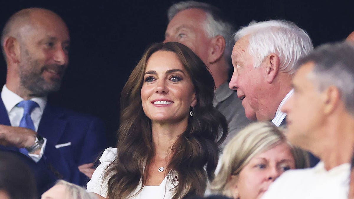 kate middleton smiles at rugby world cup