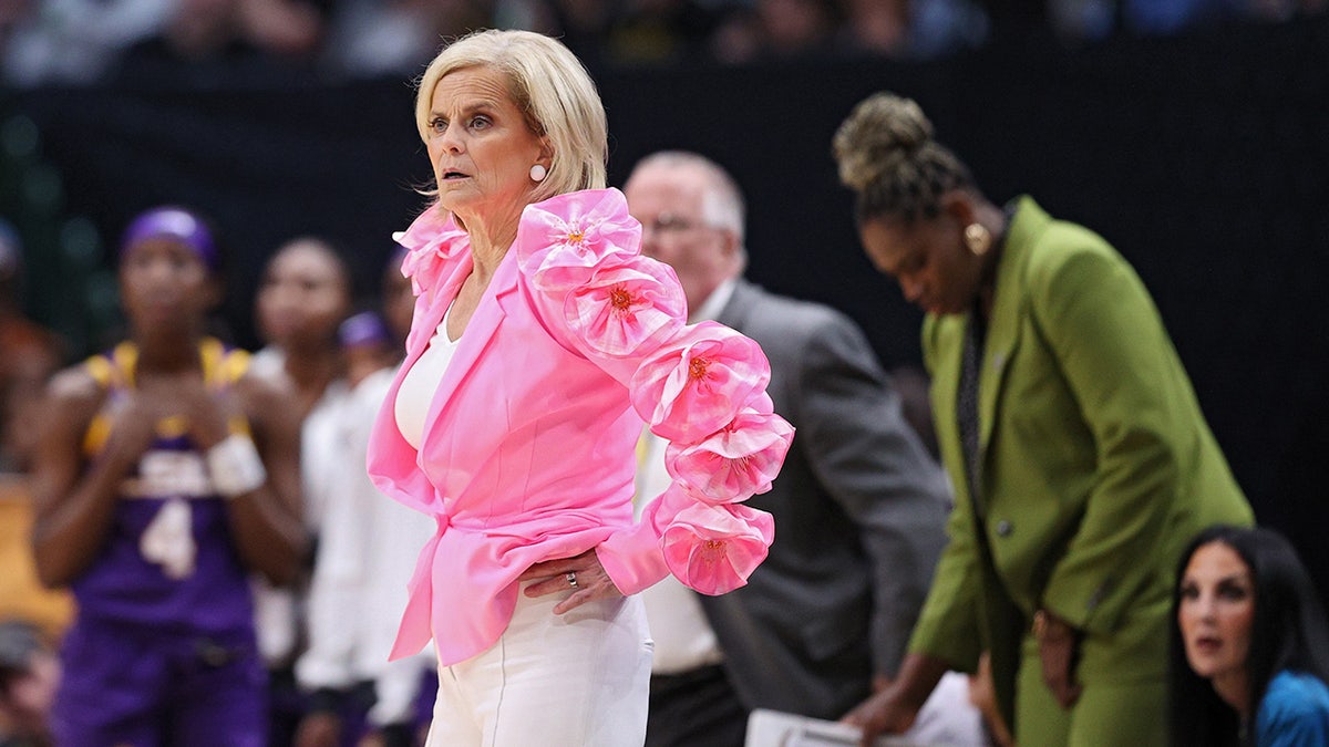 LSU Tigers Coach Kim Mulkey Ejected During Savannah Bananas Game