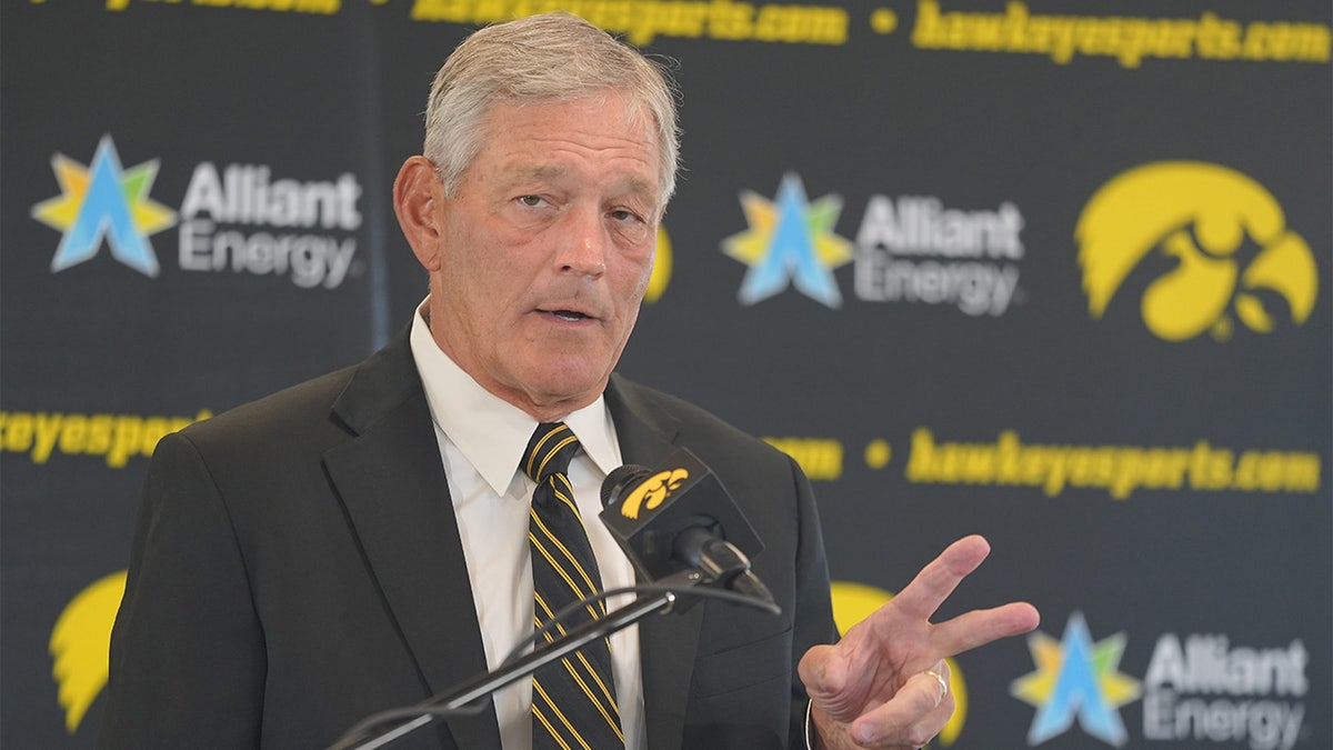 Iowa’s Kirk Ferentz Takes Aim At Lincoln Riley, USC Football | Fox News