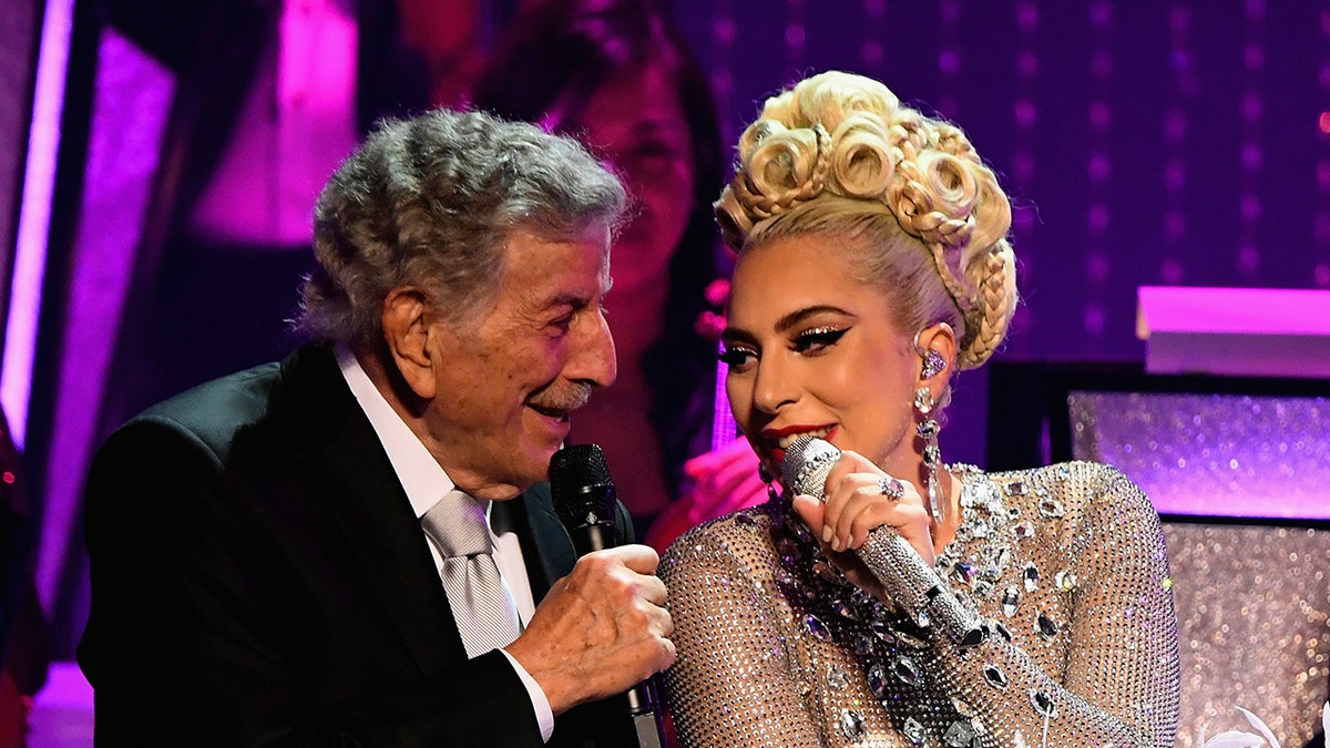 Lady Gaga singing with Tony Bennett