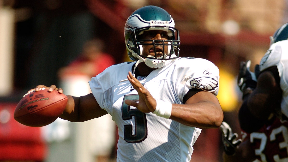 Donovan McNabb throwing