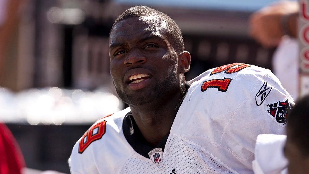 Mike Williams, Former NFL Wide Receiver, Dies From Injuries In ...