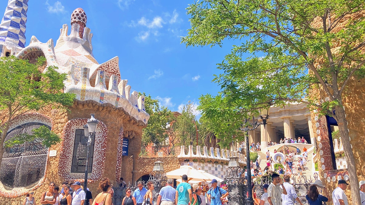 Beach clubs to relax & party in Barcelona! : Tips for holidays in Barcelona