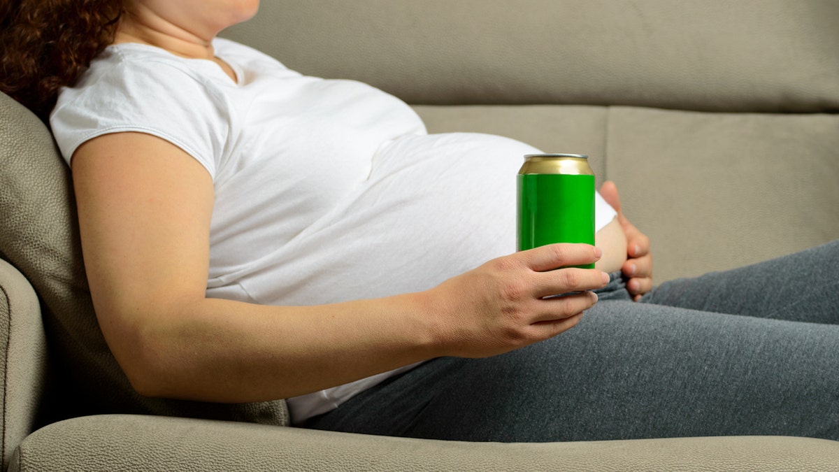 Pregnant woman diet soda