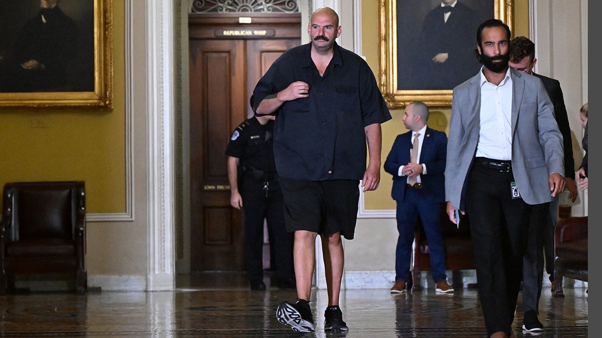 Reporter puts relaxed Senate dress code to the test at luxury NYC ...