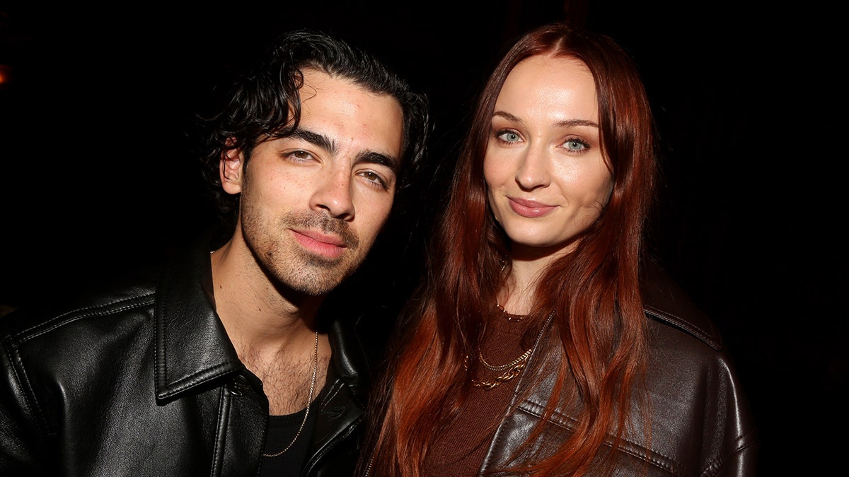 Joe Jonas and Sophie Turner pose for a photo