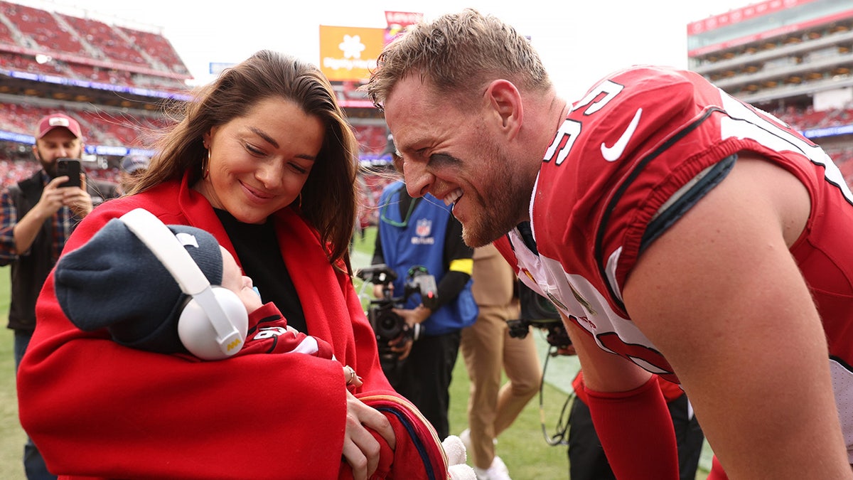 Kealia y JJ Watt antes del partido