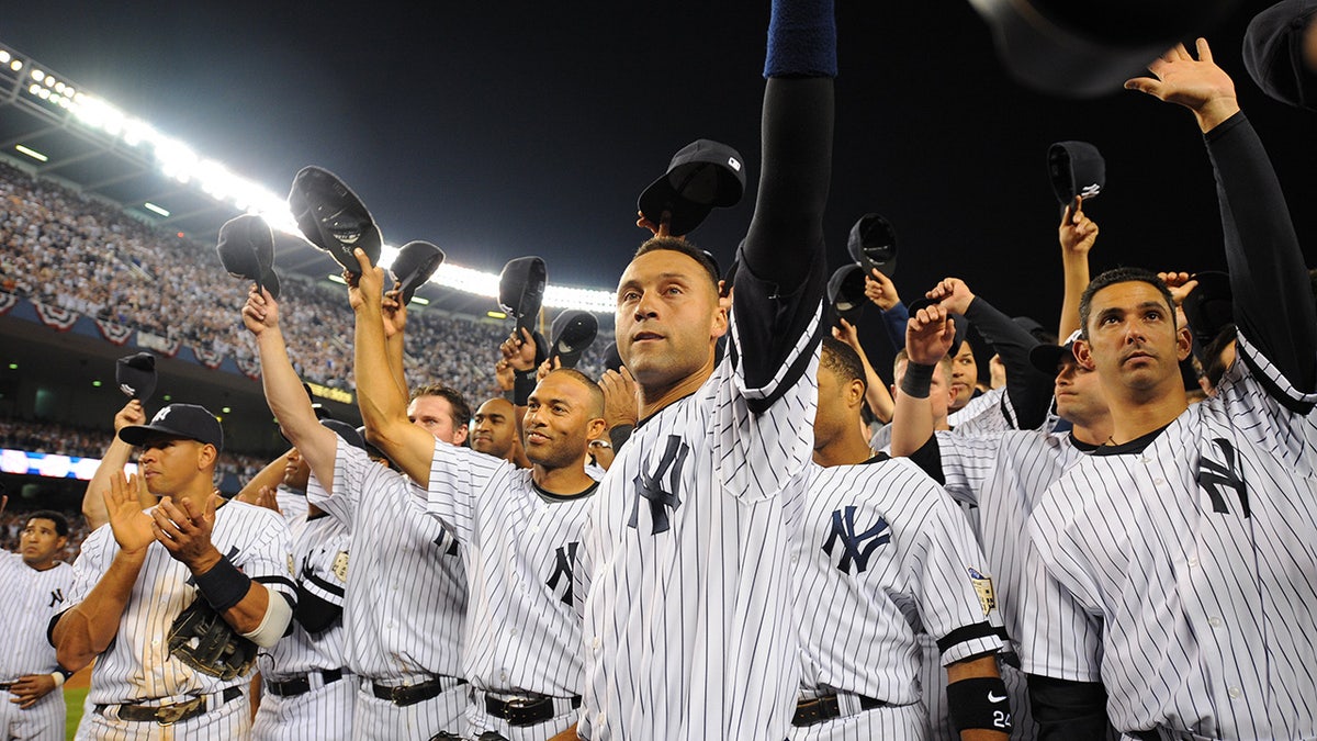 Yankees wave to fans