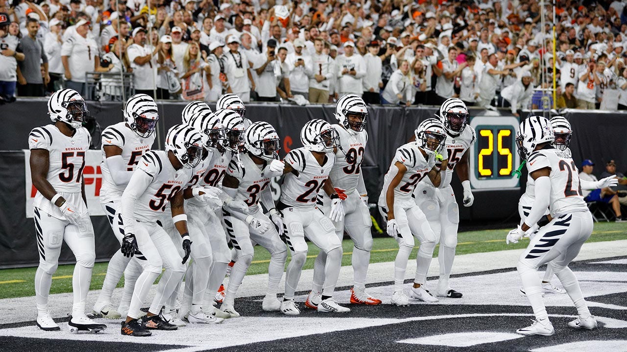 Bengals orchestrate dancing celebration after Logan Wilson