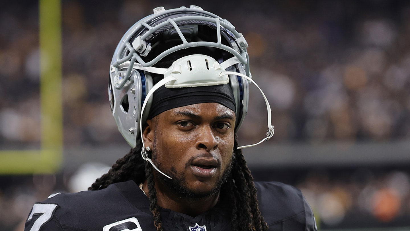 Davante Adams' Agent Denies Trade Rumors, Confirms Raiders Star's Stay