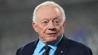 Cowboys faithful let owner Jerry Jones know how they feel about star's contract - Fox News