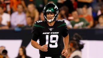 Struggling Jets bring back veteran QB, coach says move provides 'best chance to win'