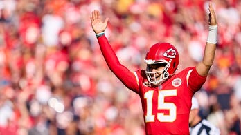 Chiefs take care of injury-riddled Rams behind Patrick Mahomes' 320 passing  yards, touchdown