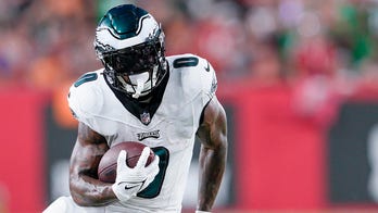 Swift helps Kelce, Eagles stay undefeated with victory over Bucs