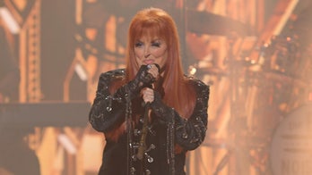 Wynonna Judd recalls moment she held mother Naomi in her arms after suicide: 'I love you, Mom'