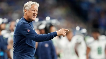 Seahawks' Pete Carroll explodes on ref after penalty called on Geno Smith