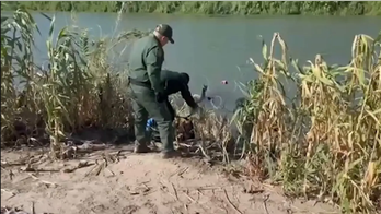 Texas Gov. orders razor wire reinstalled at border, actor has message for Dems and more top headlines